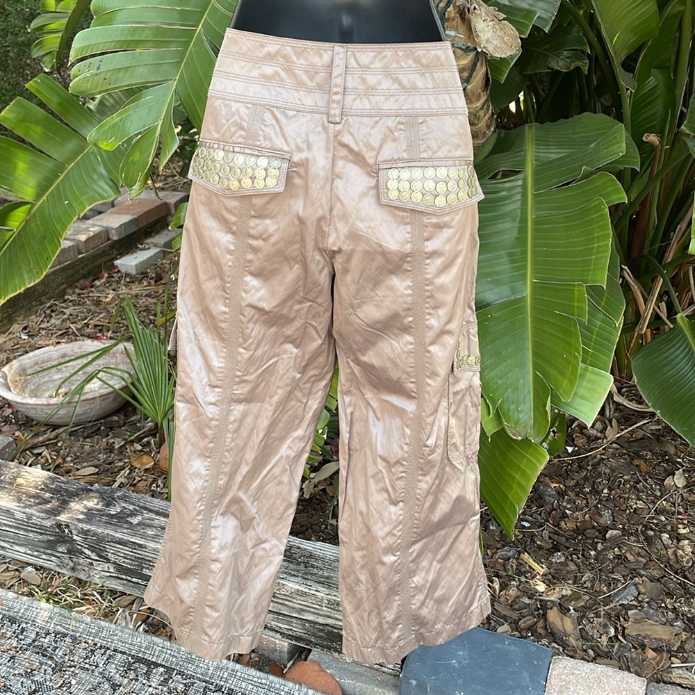 cache satin metallic champagne, cropped cargo, wide leg pants - Picture 3 of 8